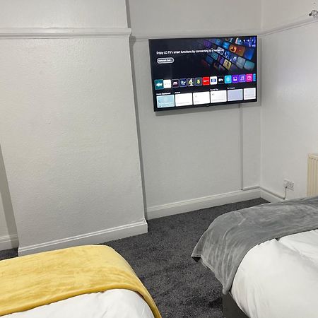 Hometel Digs Hidden Gem Large Comfy Home Can Sleep 15 Braunstone Town Eksteriør bilde