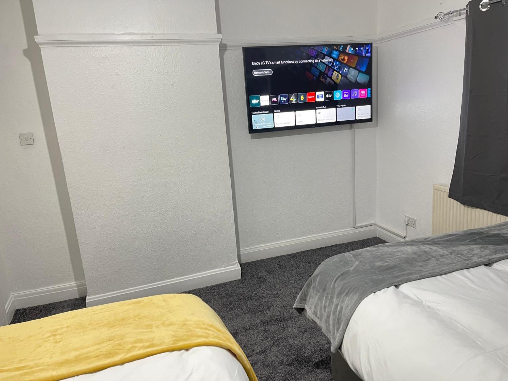 Hometel Digs Hidden Gem Large Comfy Home Can Sleep 15 Braunstone Town Eksteriør bilde