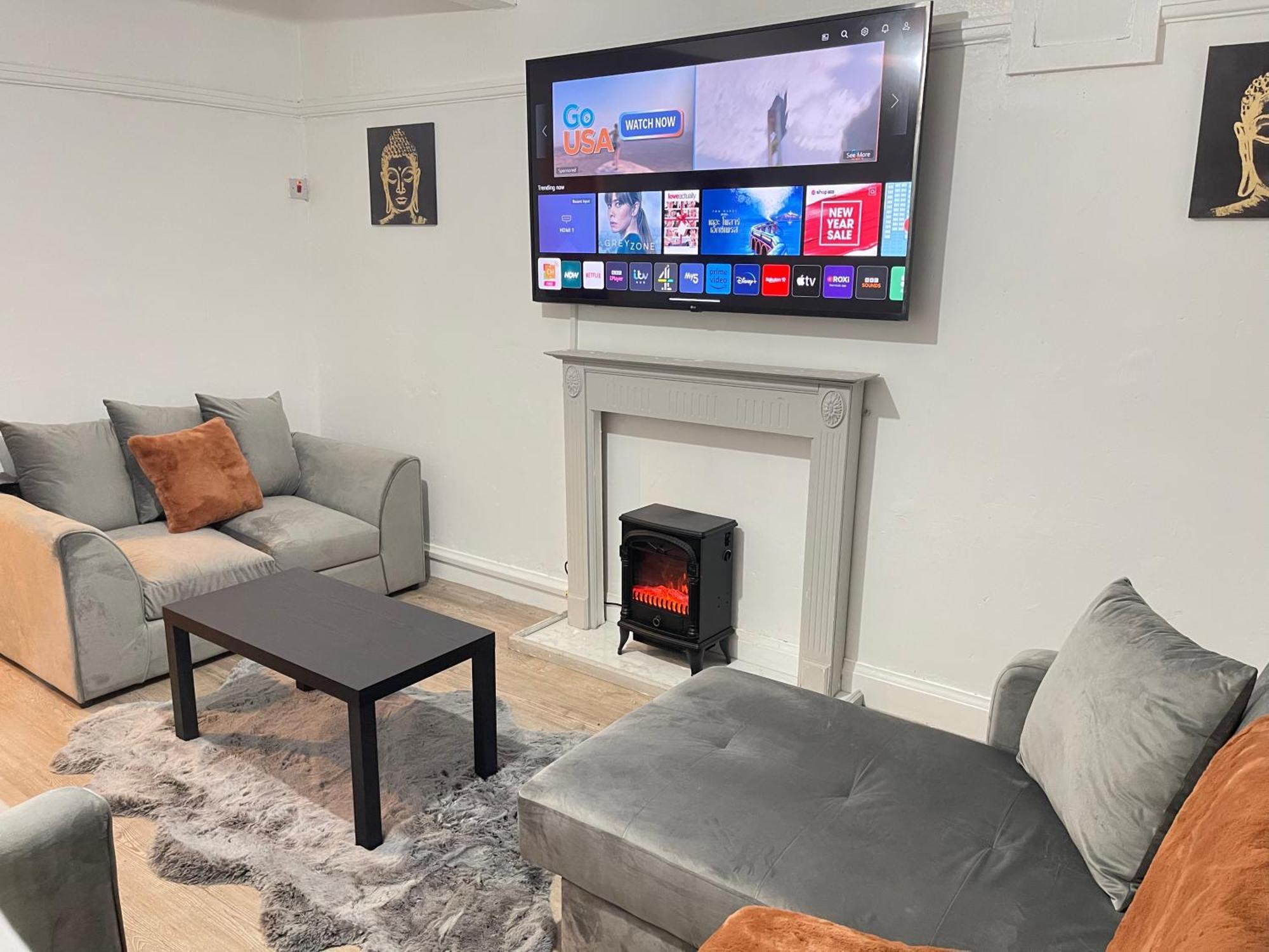 Hometel Digs Hidden Gem Large Comfy Home Can Sleep 15 Braunstone Town Eksteriør bilde