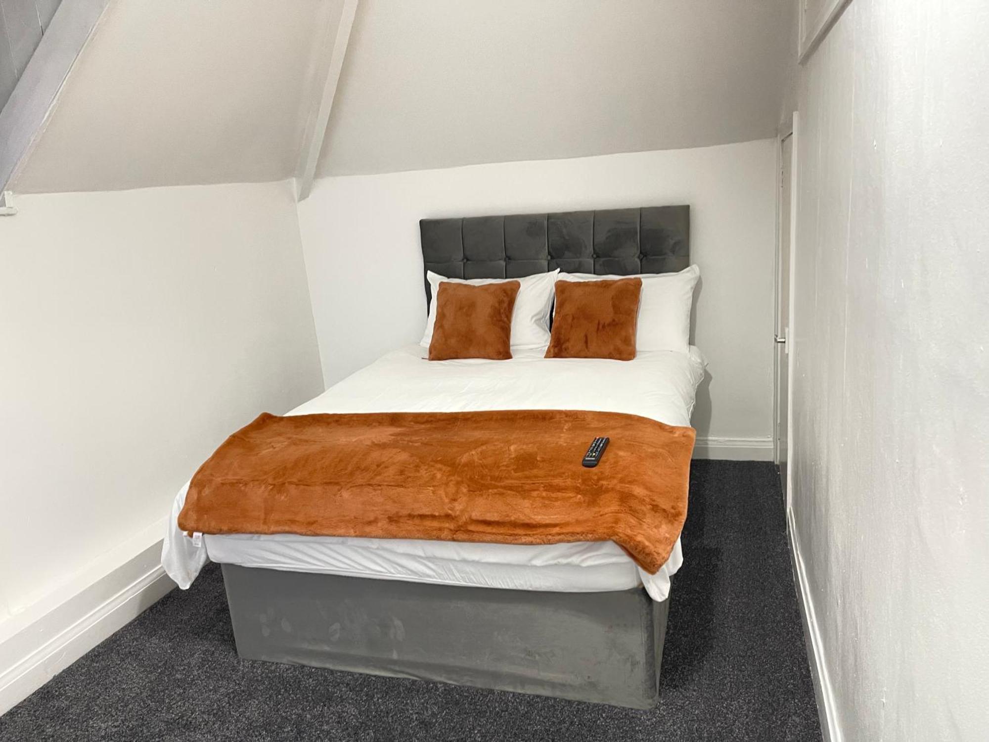 Hometel Digs Hidden Gem Large Comfy Home Can Sleep 15 Braunstone Town Eksteriør bilde