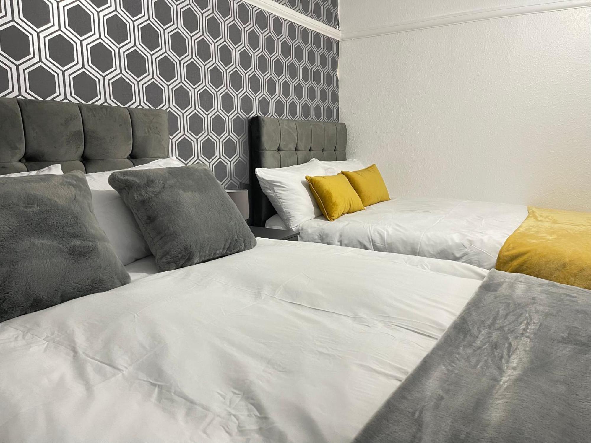 Hometel Digs Hidden Gem Large Comfy Home Can Sleep 15 Braunstone Town Eksteriør bilde
